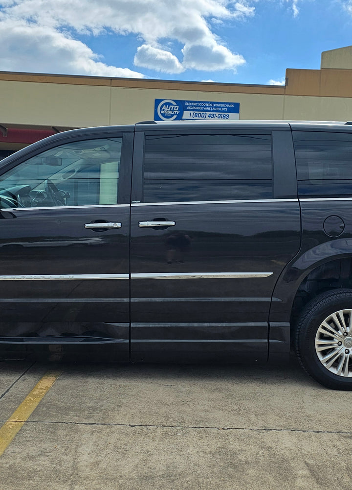 2014 Chrysler Town & Country Limited photo 5