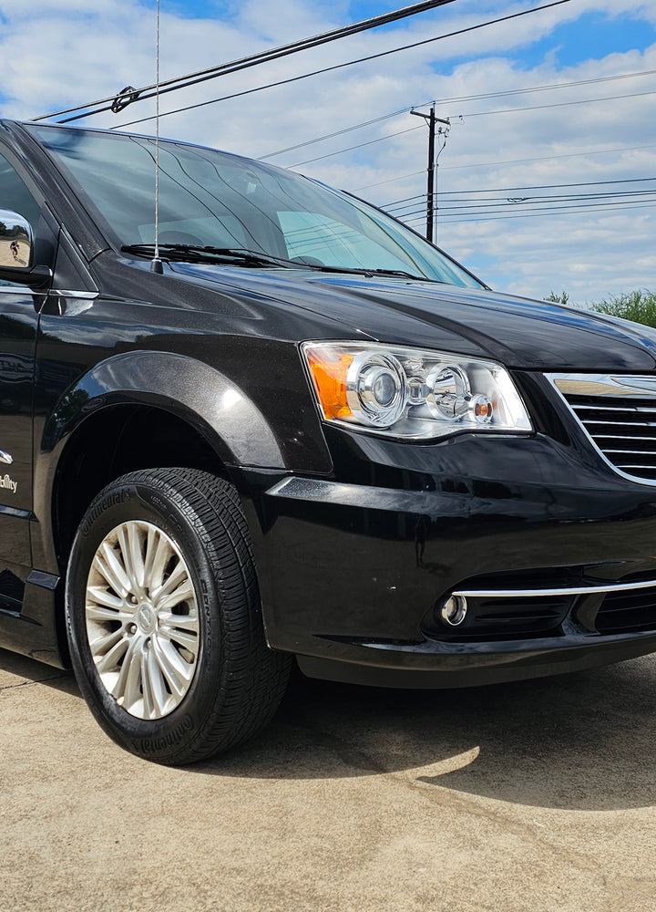 2014 Chrysler Town & Country Limited photo 7