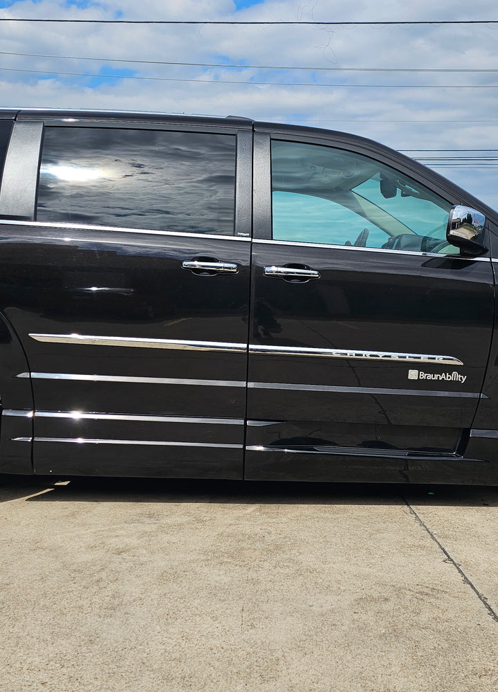 2014 Chrysler Town & Country Limited photo 8