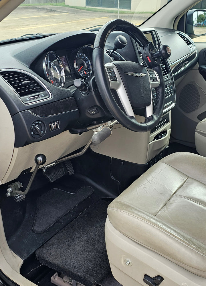 2014 Chrysler Town & Country Limited photo 11