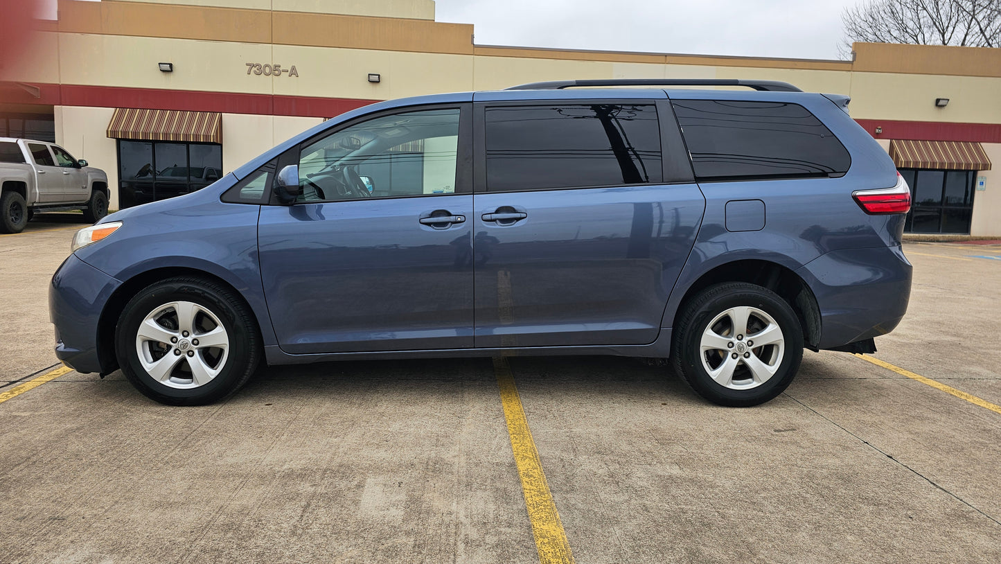 2015 Toyota Sienna LE