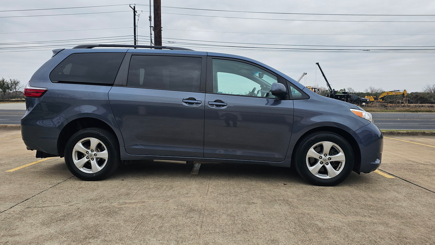 2015 Toyota Sienna LE